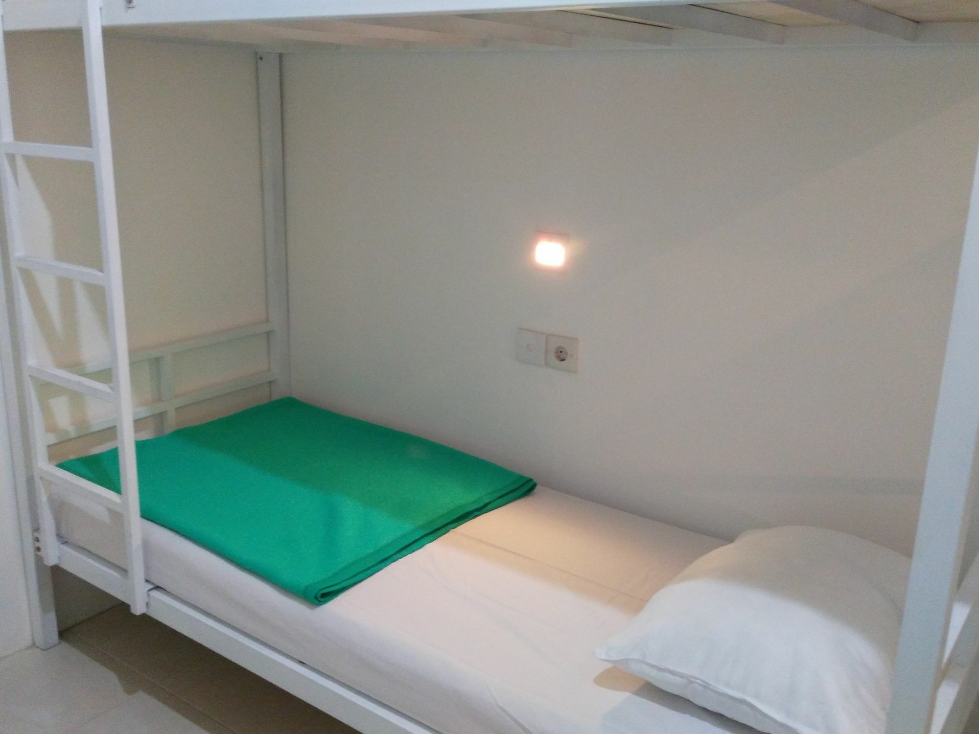 The Ruum Hostel Canggu Esterno foto