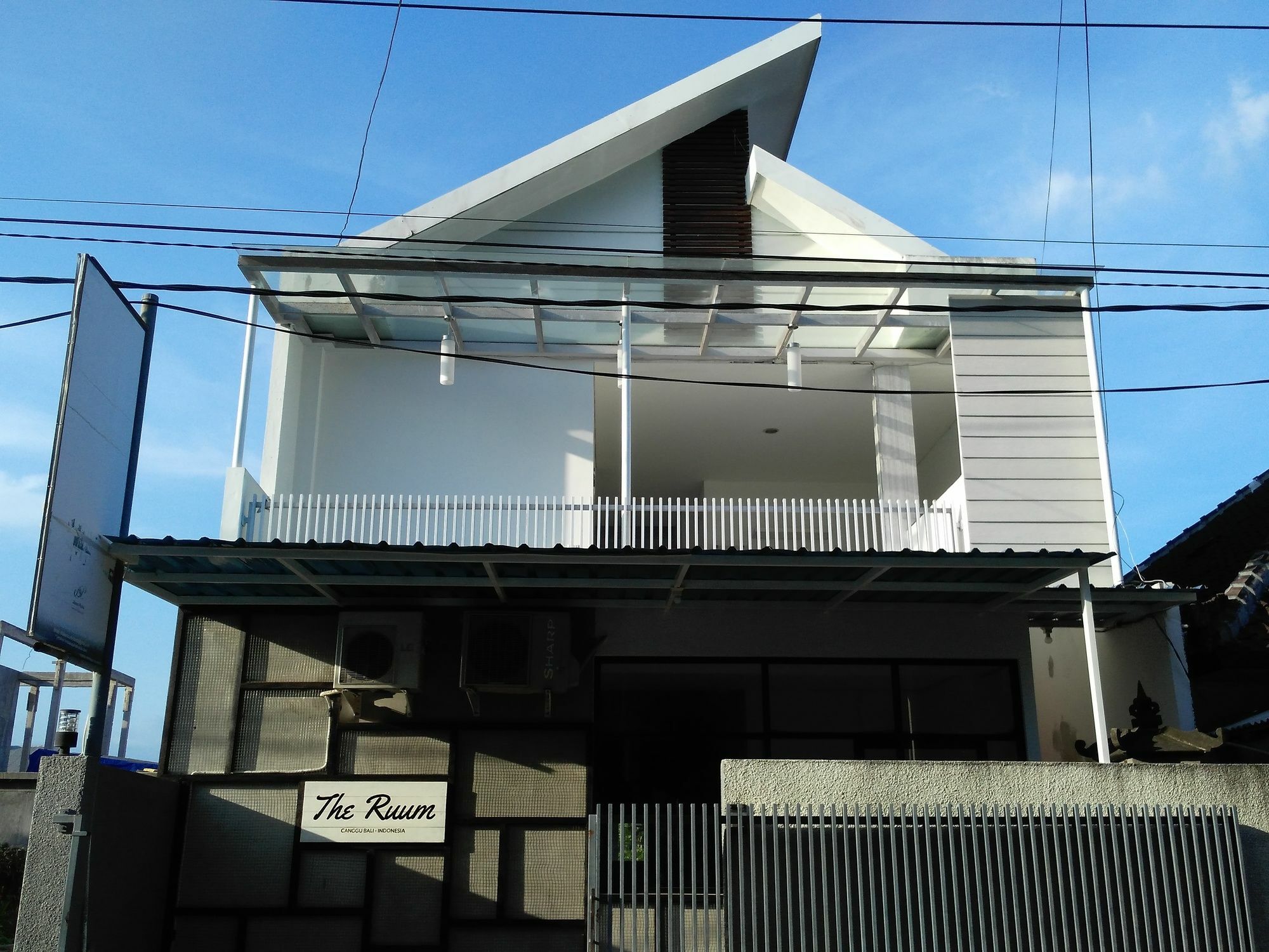 The Ruum Hostel Canggu Esterno foto