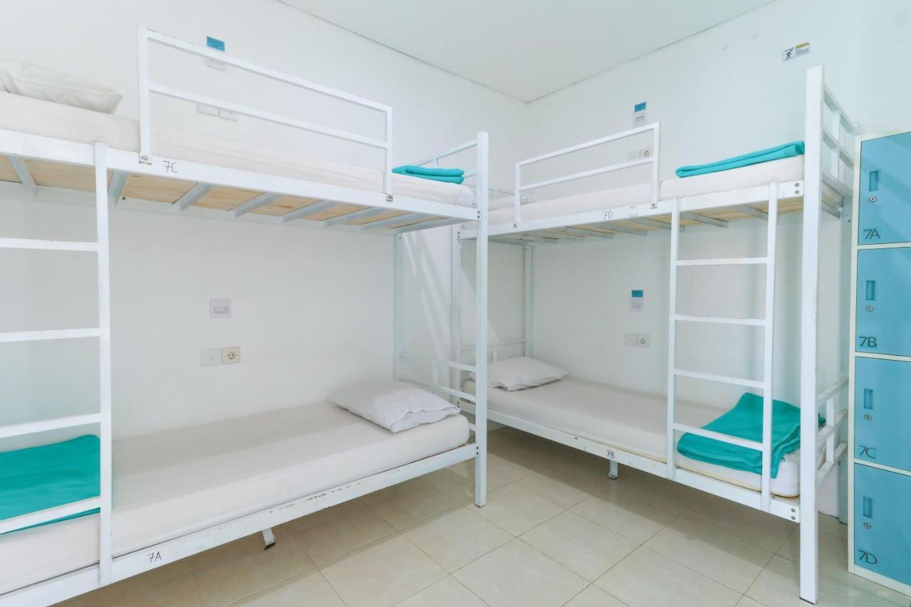 The Ruum Hostel Canggu Esterno foto