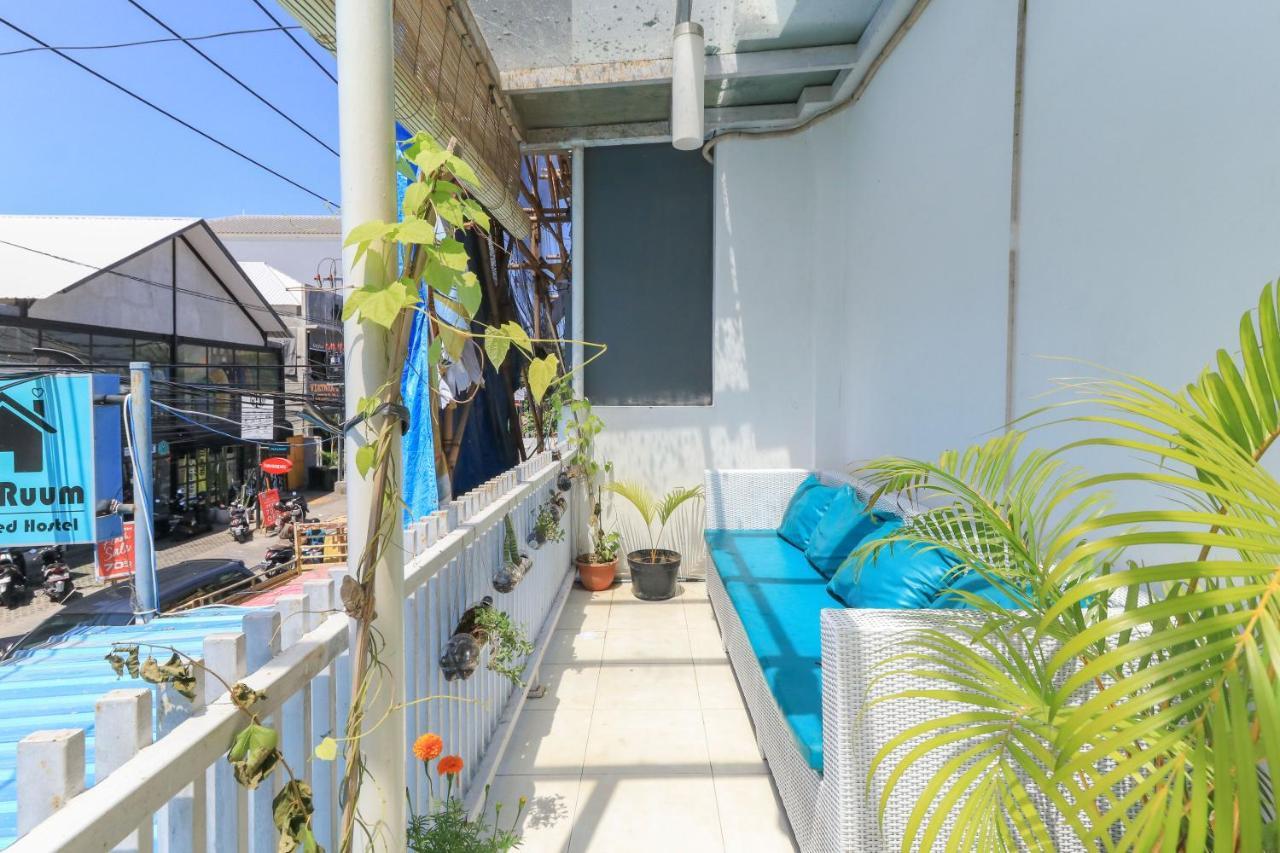 The Ruum Hostel Canggu Esterno foto